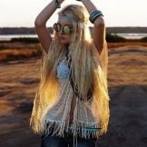 'Lookbooker' Kristina Dolinskaya trips out in Almost Famous Top