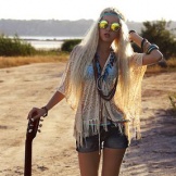 Kristina Dolinskaya rocks out in Lace Fringed Kaftan Blouse